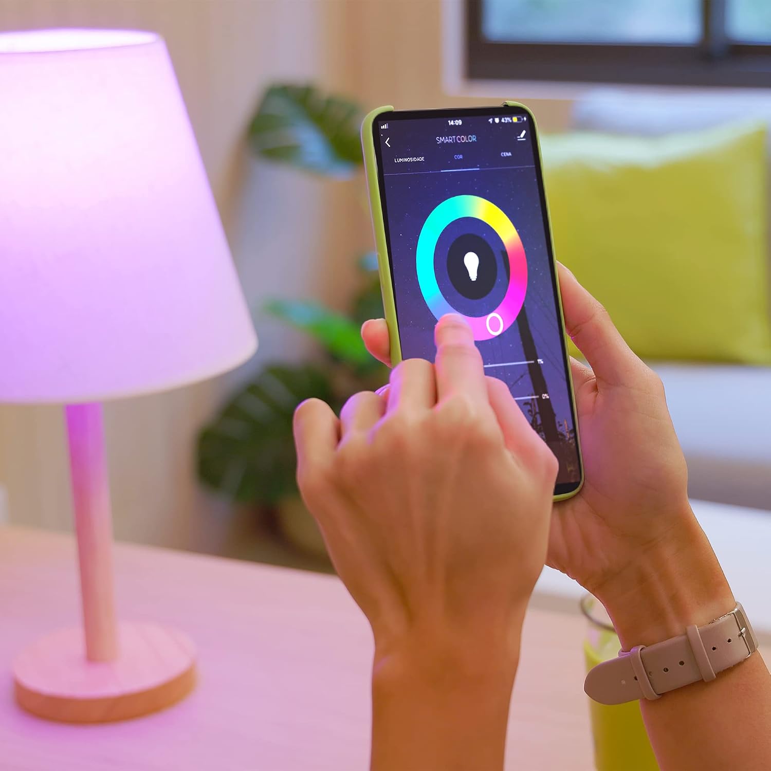 Lâmpada Inteligente Mais Potente 15W Smart Color RGB Wifi Elgin compatível com Alexa e Google Home
